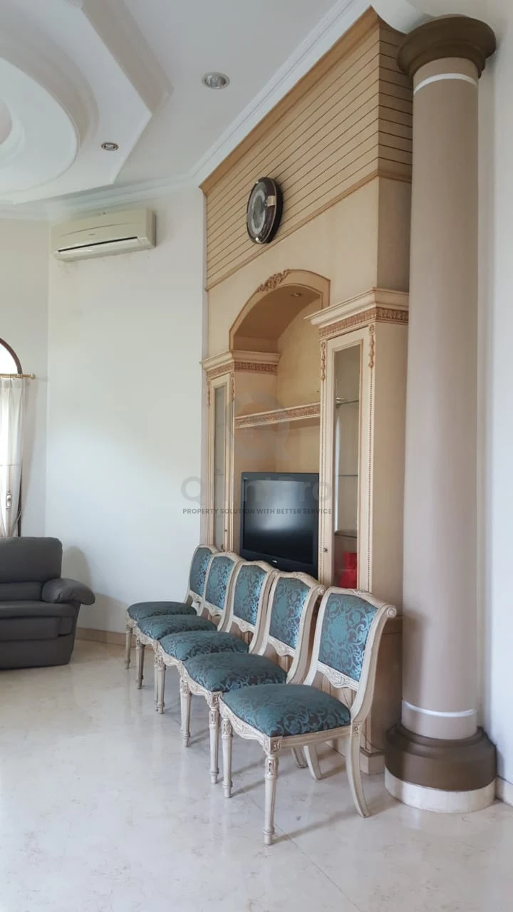 Rumah Klasik 5+1KT 3 Lantai di Taman Senayan Bintaro, Halaman Asri SHM — foto 2