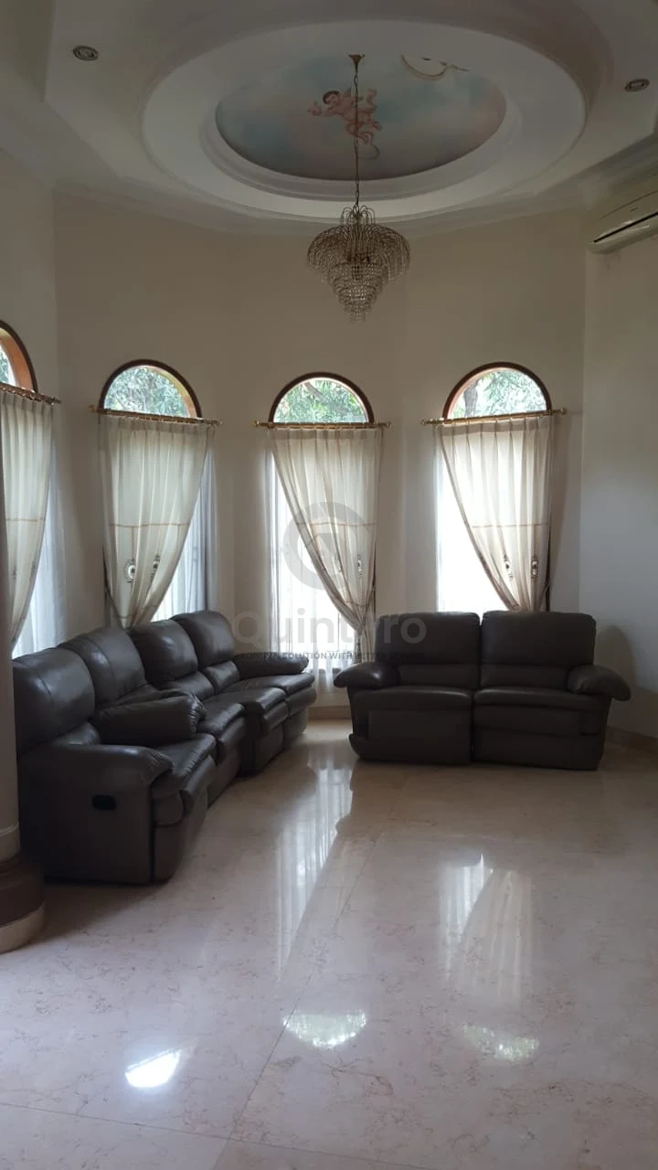 Rumah Klasik 5+1KT 3 Lantai di Taman Senayan Bintaro, Halaman Asri SHM — foto 4
