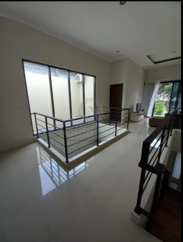 Rumah Modern 3+1KT di Kencana Loka BSD, 2 Lantai SHM Granit — foto 3