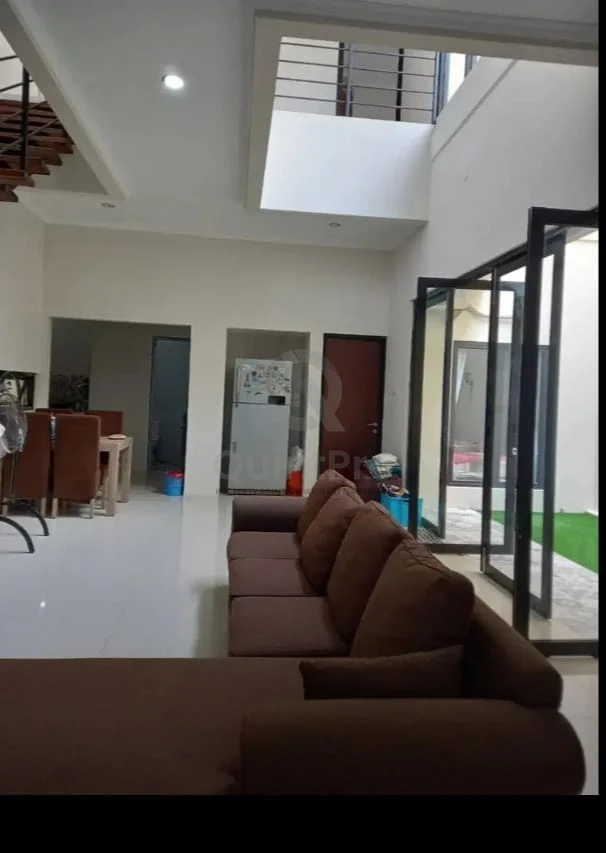 Rumah Modern 3+1KT di Kencana Loka BSD, 2 Lantai SHM Granit — foto 4