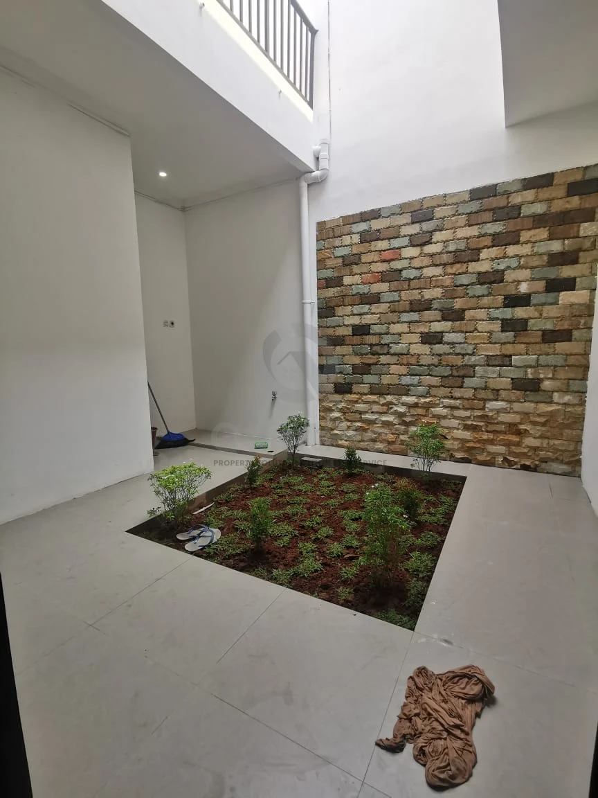 Rumah Modern 5+1KT di De Latinos BSD, 2 Lantai SHM Semi-Furnished Siap Huni — foto 3