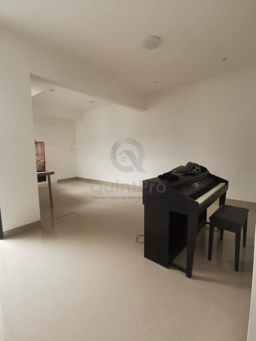 Rumah Modern 5+1KT di De Latinos BSD, 2 Lantai SHM Semi-Furnished Siap Huni — foto 5