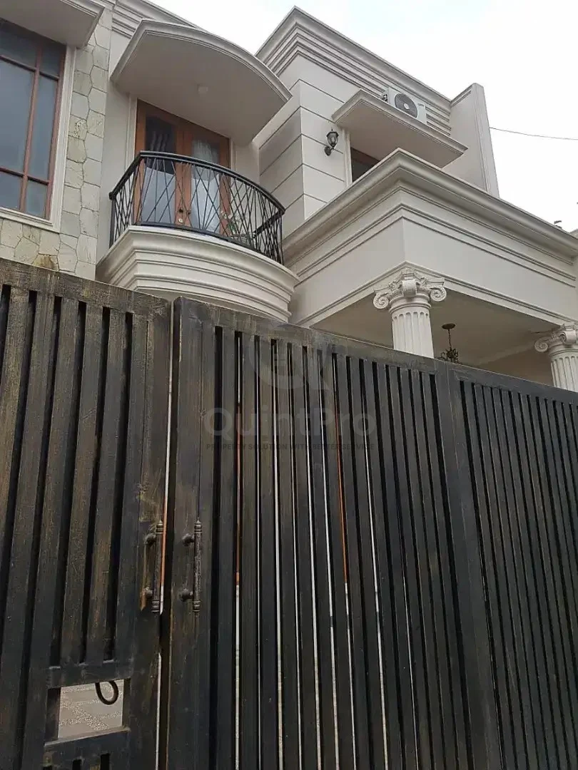 Rumah 4+1KT 250m² di Graha Bintaro, 2,5 Lantai SHM Hadap Timur