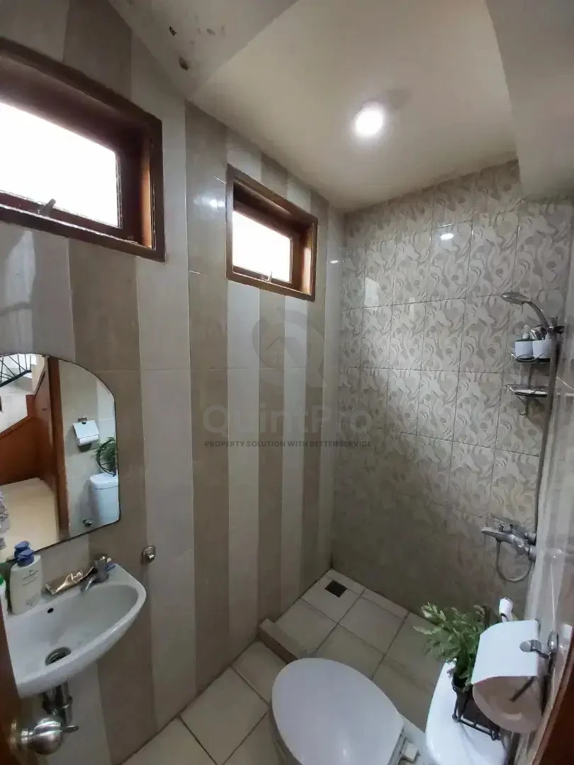 Rumah 4+1KT 250m² di Graha Bintaro, 2,5 Lantai SHM Hadap Timur — foto 3