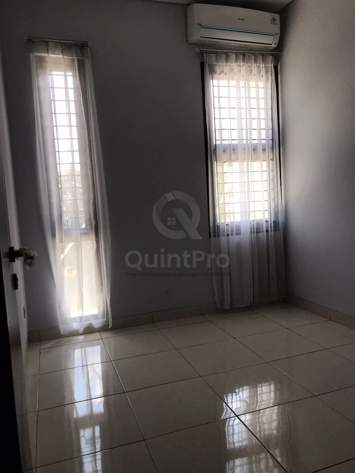 Rumah 2KT 2 Lantai di De Latinos BSD Tangerang Selatan, Bebas Banjir SHM — foto 5