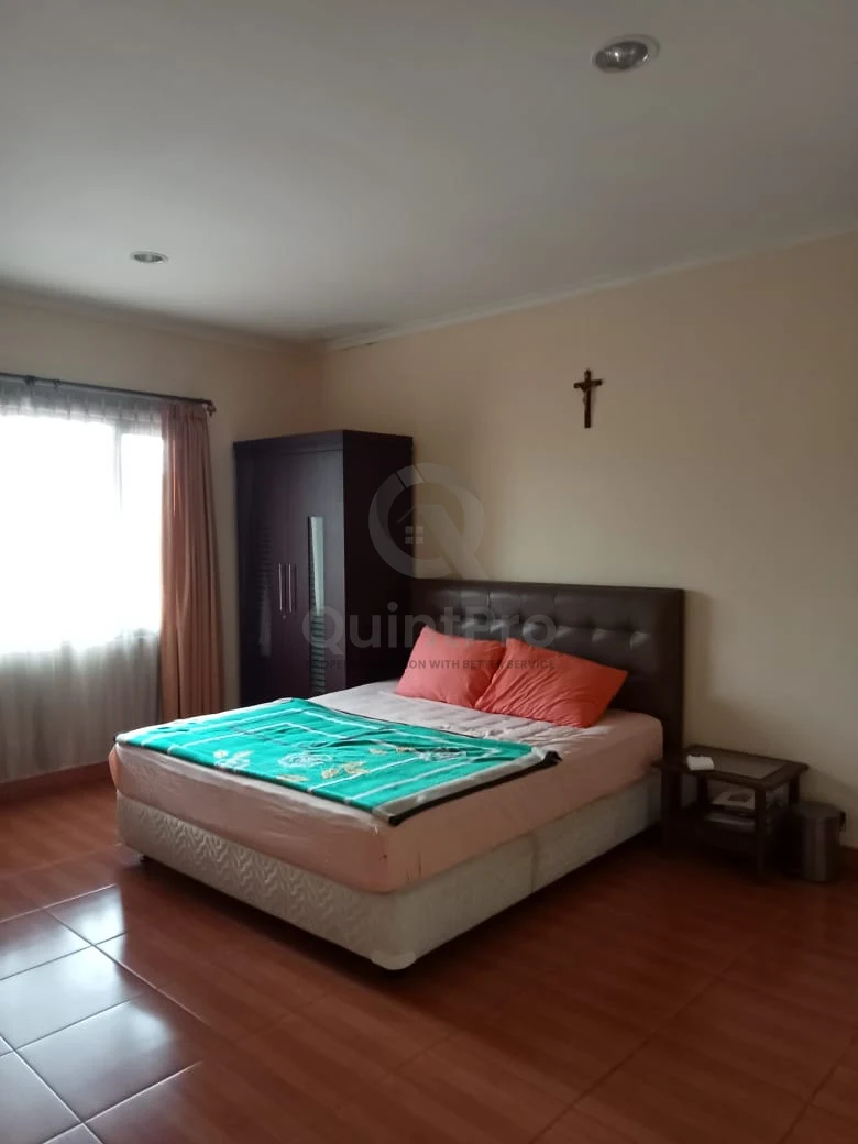 Rumah 6KT 4KM 264m² di Kencana Loka Raya BSD Sektor 12, 2 Lantai SHM — foto 2