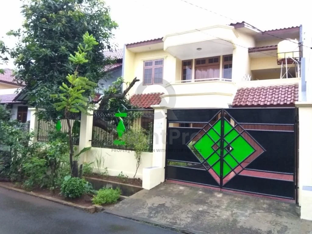 Rumah 5KT 2 Lantai Jakarta Timur, SHM Bebas Banjir Dekat Tol — foto 2