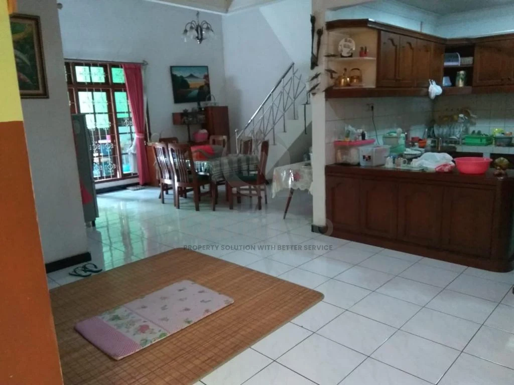 Rumah 5KT 2 Lantai Jakarta Timur, SHM Bebas Banjir Dekat Tol — foto 3