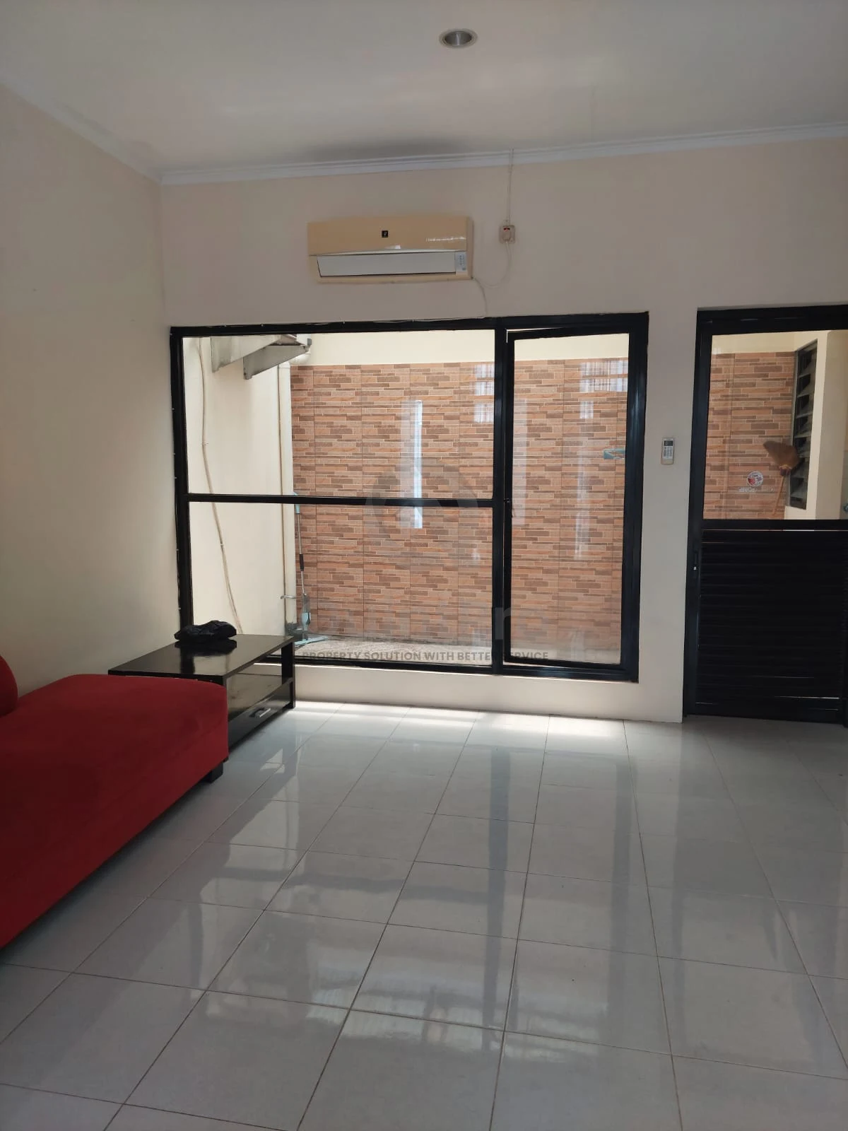 Rumah 2KT Disewa di Serpong Estate Serpong, 2 Lantai Modern Semi-Furnished — foto 3
