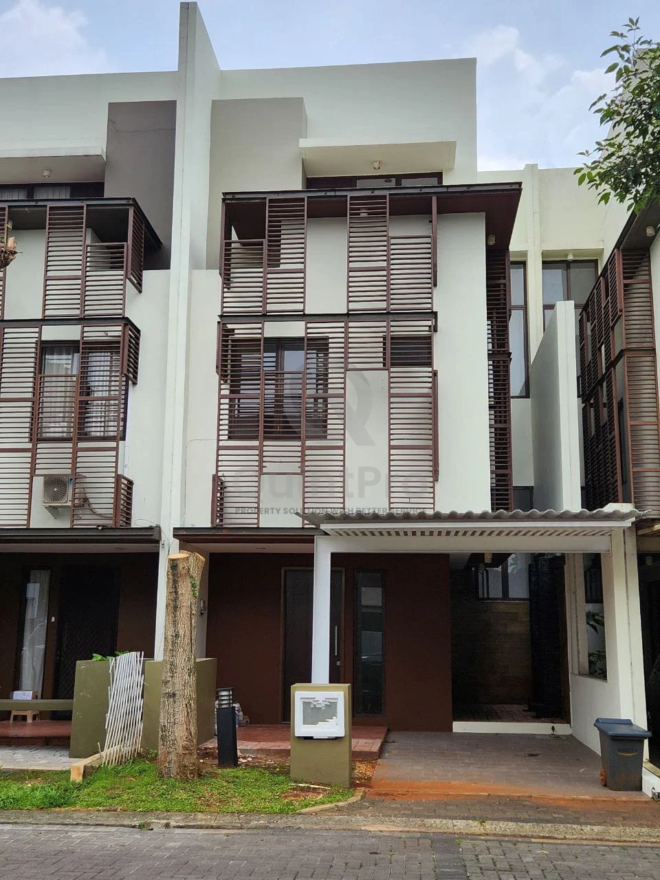 Rumah 4+1KT 3 Lantai di Greenwich BSD, Modern Minimalis SHM Siap Huni