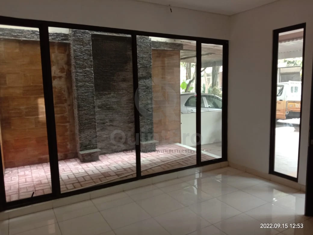 Rumah 4+1KT 3 Lantai di Greenwich BSD, Modern Minimalis SHM Siap Huni — foto 3