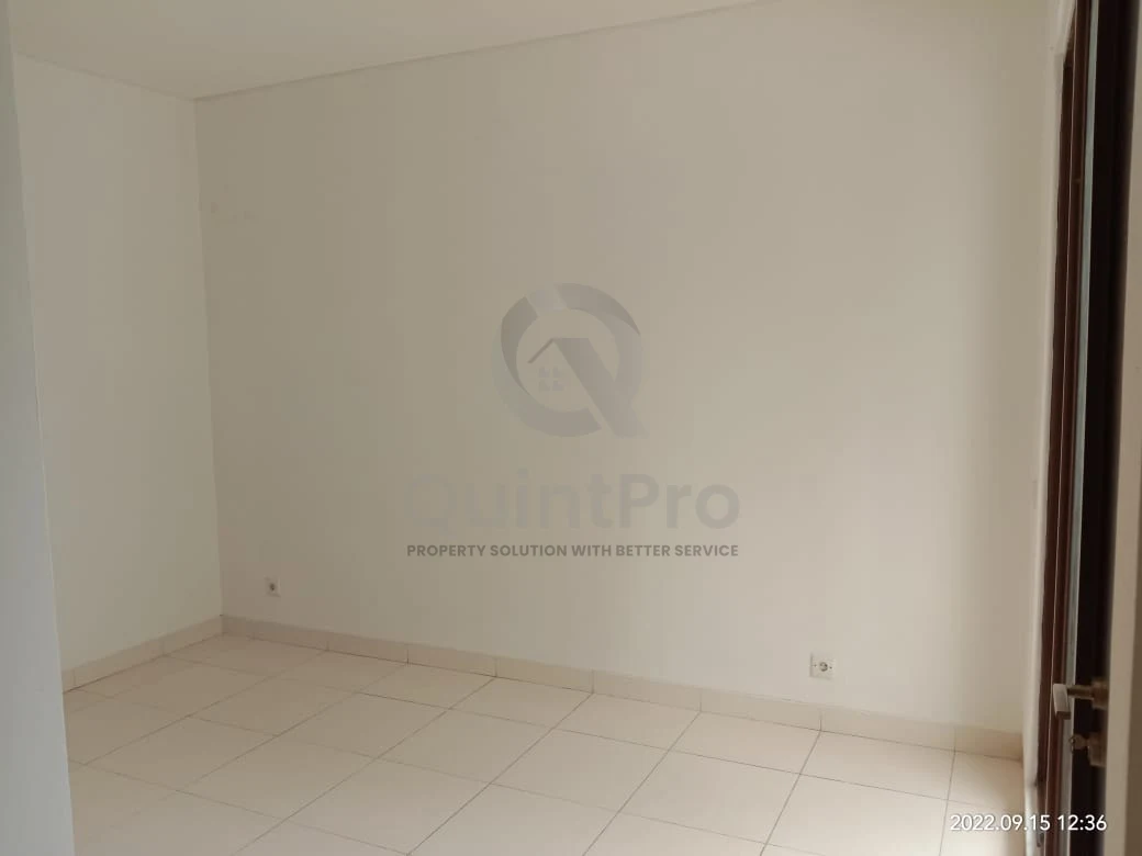 Rumah 4+1KT 3 Lantai di Greenwich BSD, Modern Minimalis SHM Siap Huni — foto 5