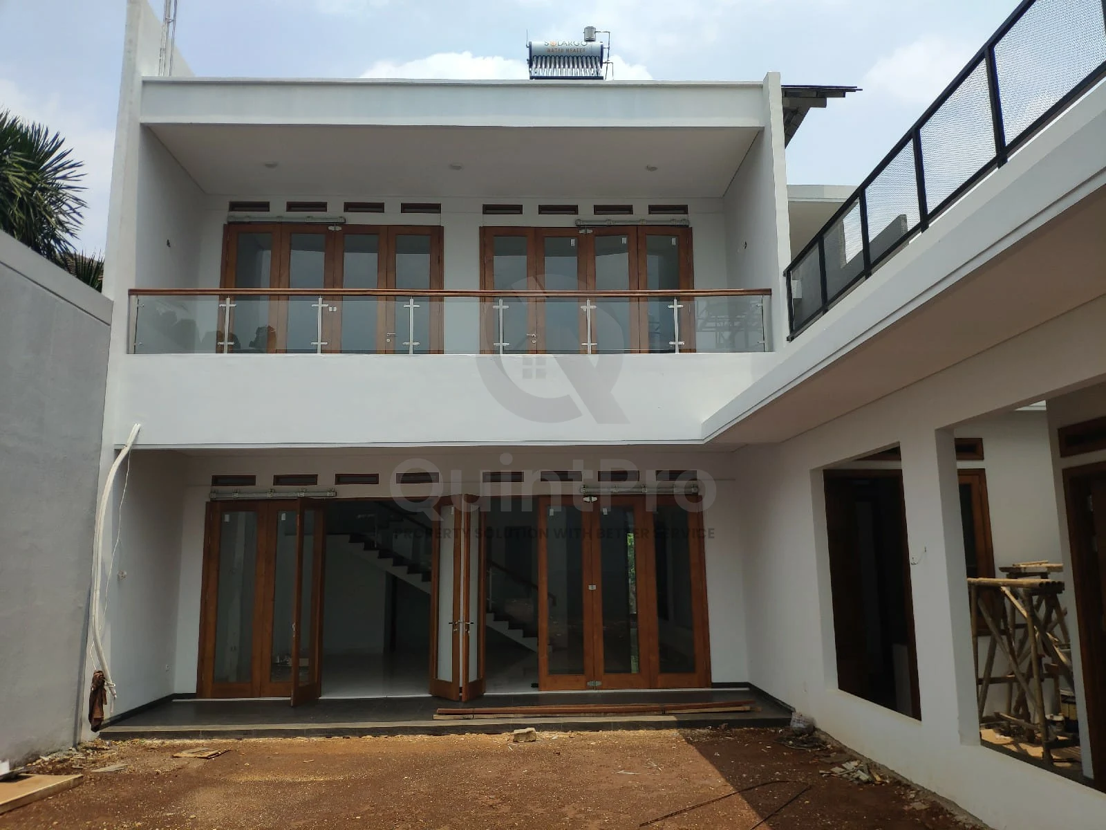 Rumah Modern 3KT 445m² di Taman Giri Loka BSD, 2 Lantai SHM Kayu Jati