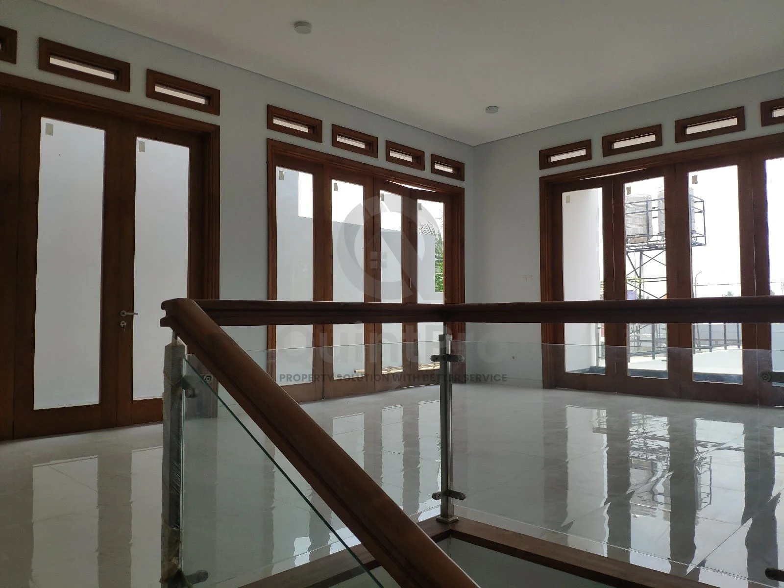 Rumah Modern 3KT 445m² di Taman Giri Loka BSD, 2 Lantai SHM Kayu Jati — foto 3