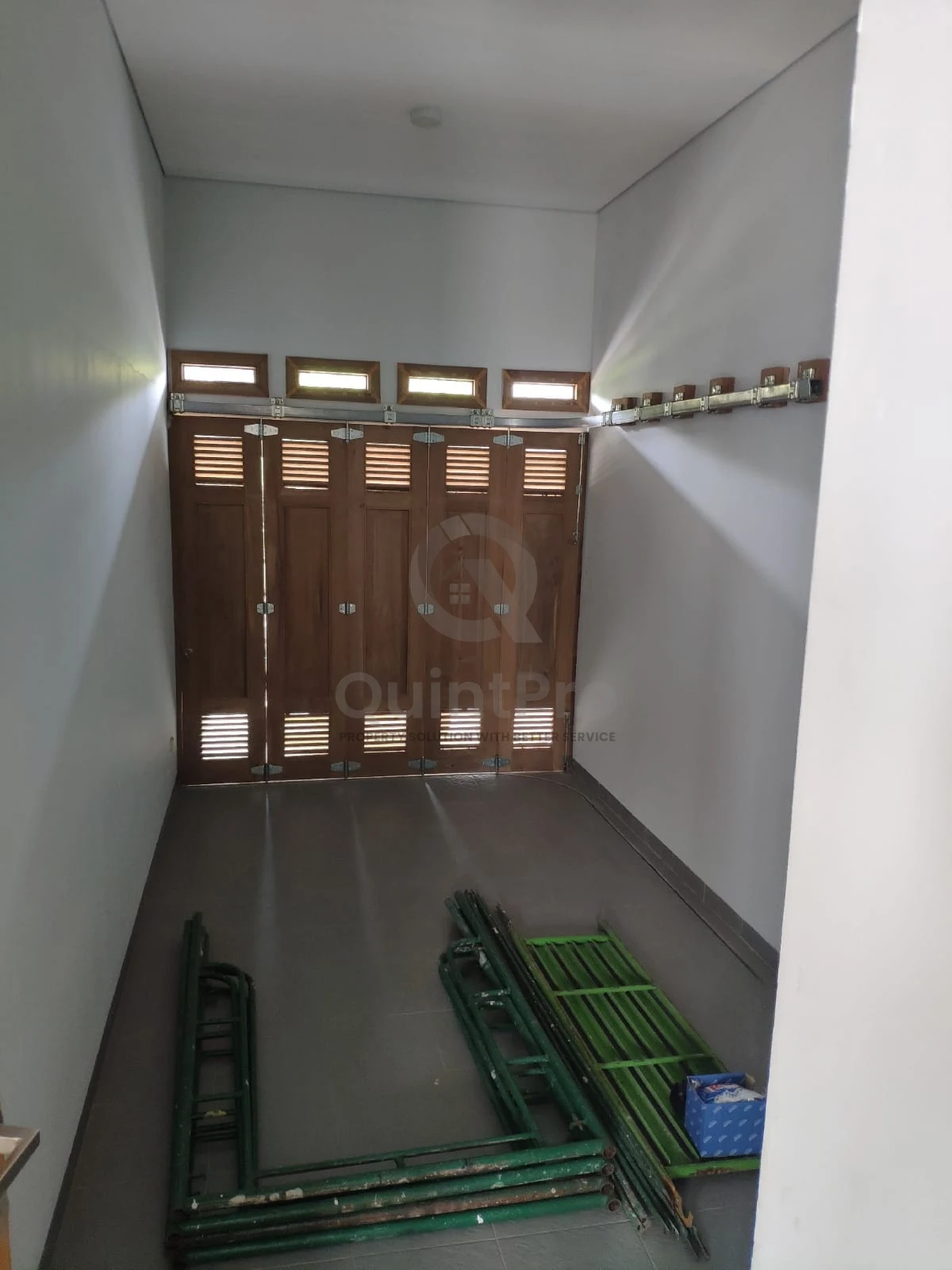 Rumah Modern 3KT 445m² di Taman Giri Loka BSD, 2 Lantai SHM Kayu Jati — foto 4