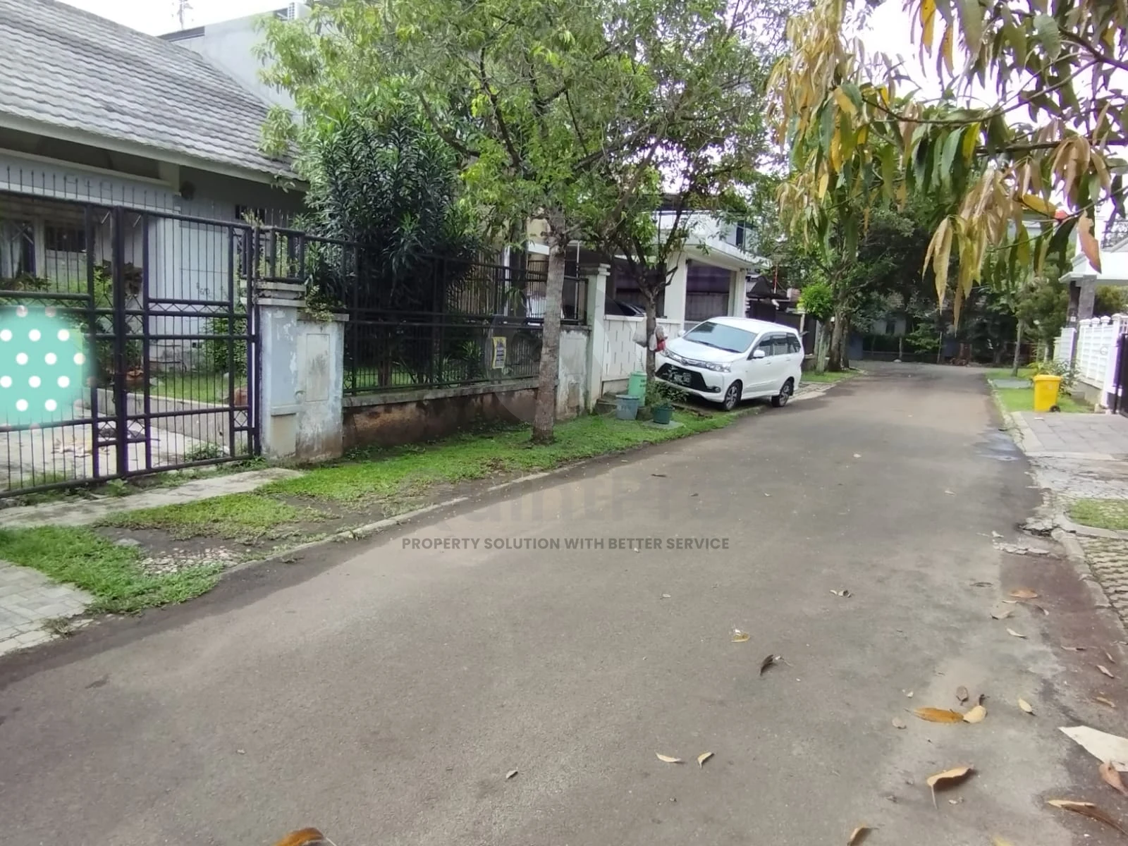 Rumah 4+1KT 200m² di Kencana Loka BSD, Halaman Hijau Asri SHM — foto 3