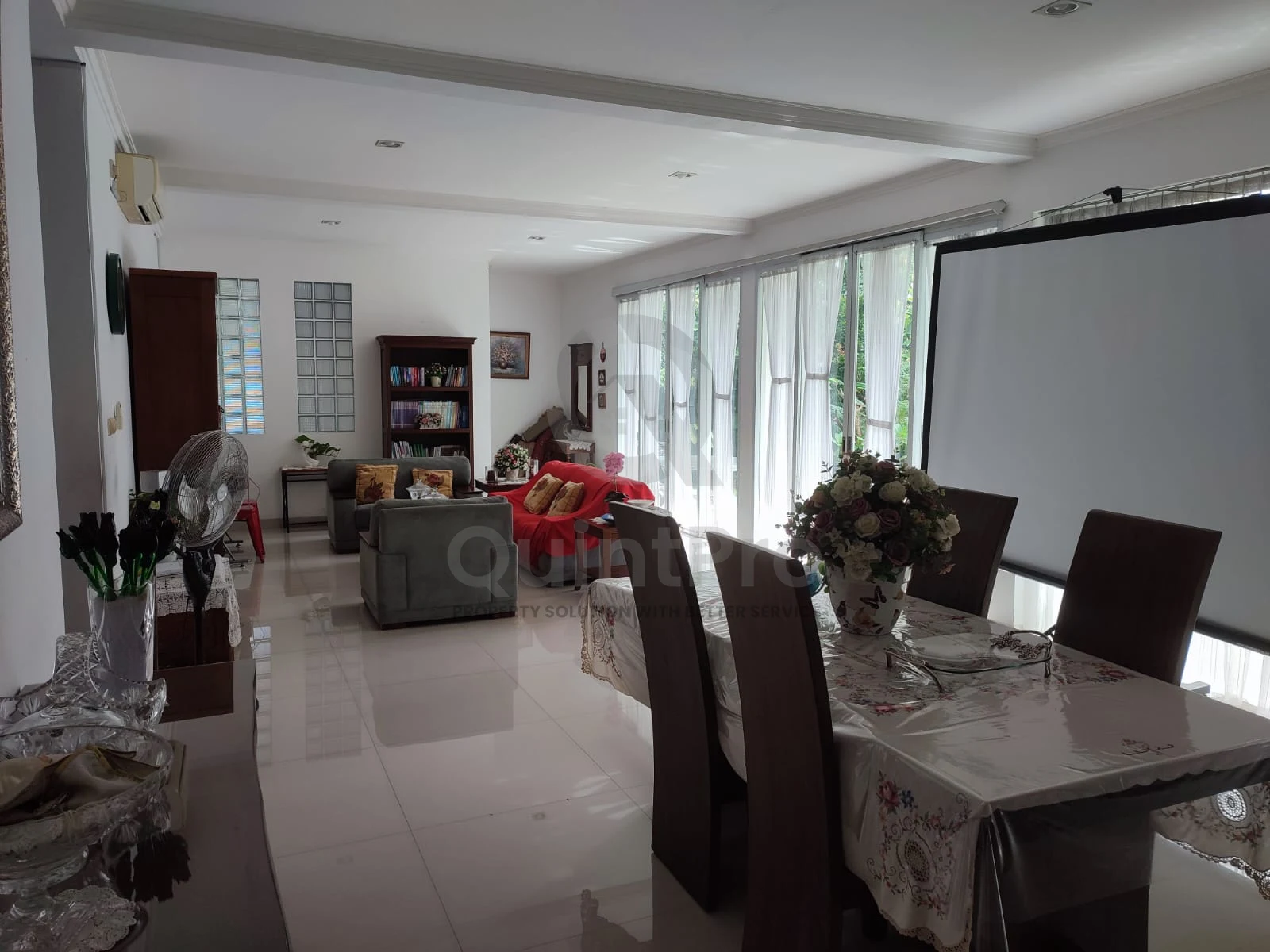 Rumah 3+1KT 250m² di Witanaraharja Pamulang, 2 Lantai SHM Halaman Luas — foto 3