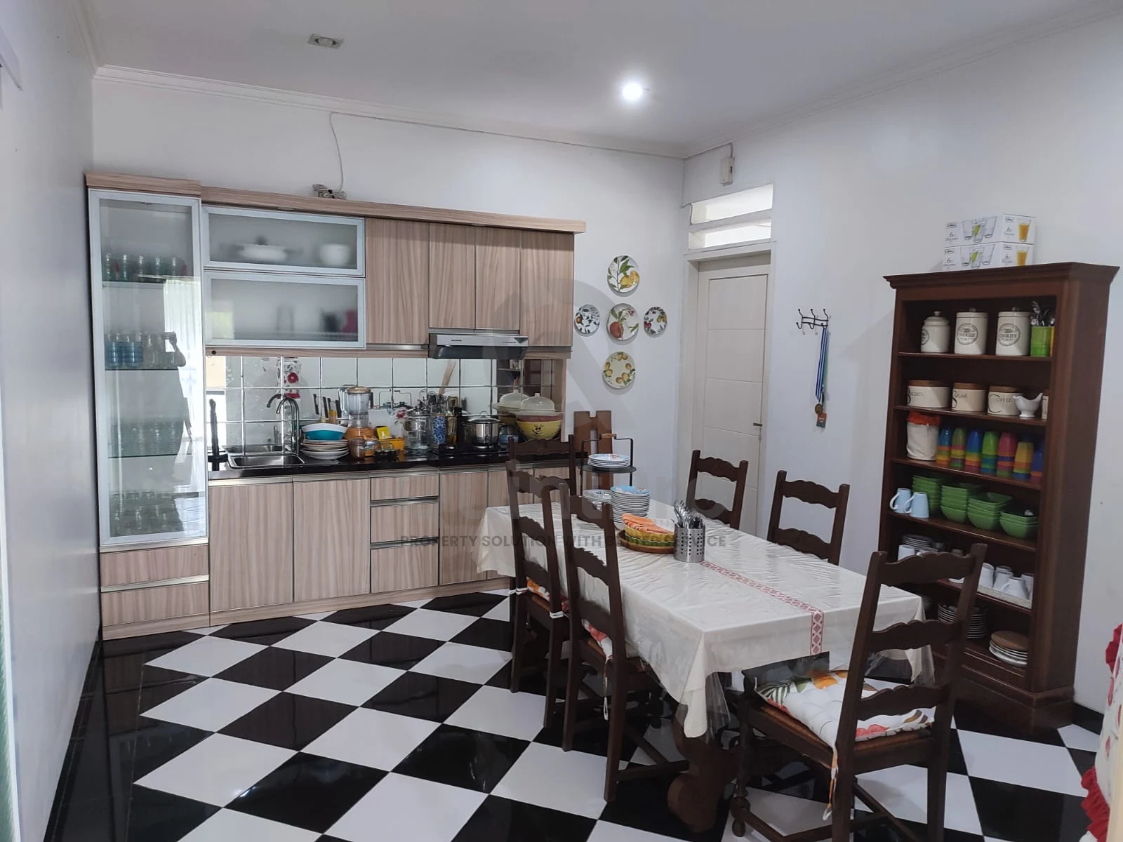 Rumah 3+1KT 250m² di Witanaraharja Pamulang, 2 Lantai SHM Halaman Luas — foto 4