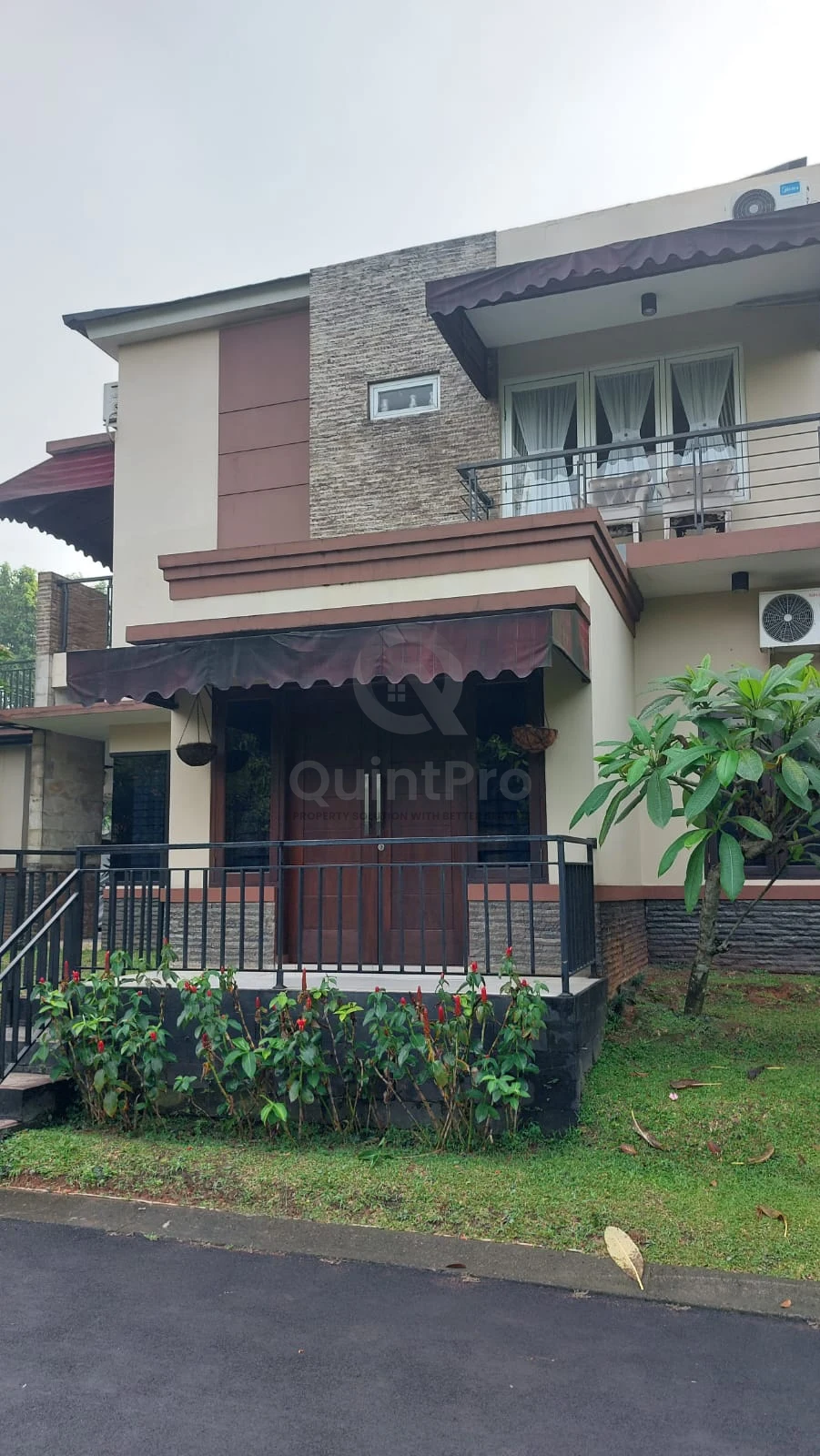 Rumah Hook 4+1KT 275m² di Sevilla BSD, 2 Lantai SHM Bebas Banjir