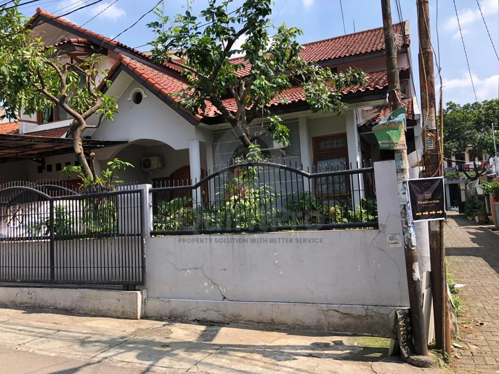 Rumah 4+1KT 381m² di Rempoa Ciputat, 2 Lantai Halaman Luas SHM — foto 2