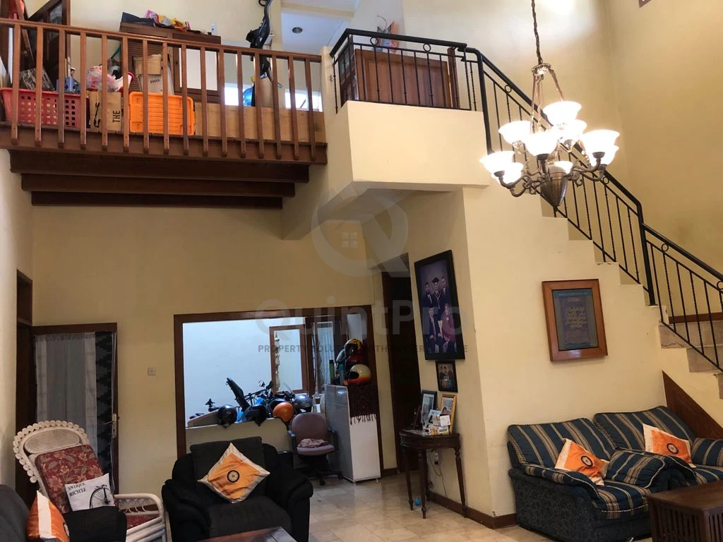 Rumah 4+1KT 381m² di Rempoa Ciputat, 2 Lantai Halaman Luas SHM — foto 4