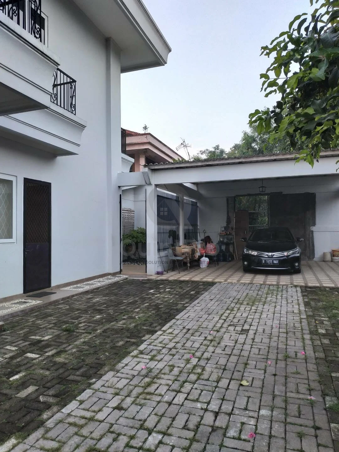 Rumah Modern 5+1KT 2 Lantai di Pondok Jagung Serpong, 497m² SHM Halaman Luas — foto 2