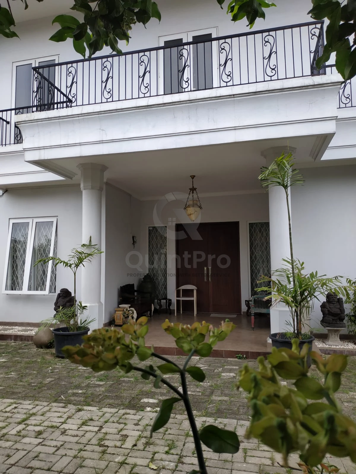 Rumah Modern 5+1KT 2 Lantai di Pondok Jagung Serpong, 497m² SHM Halaman Luas — foto 3