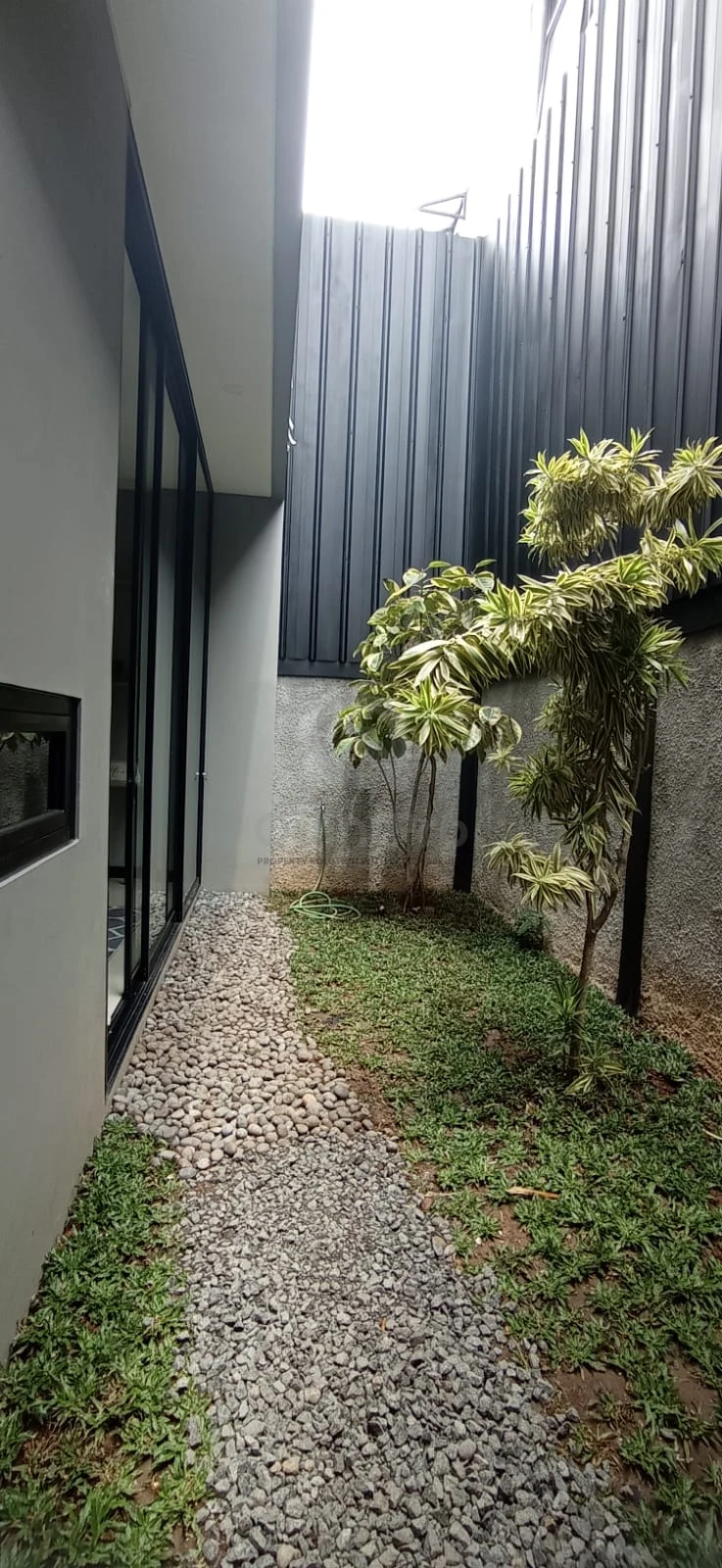 Rumah Dijual di Kencana Loka, BSD, 4KT — foto 5