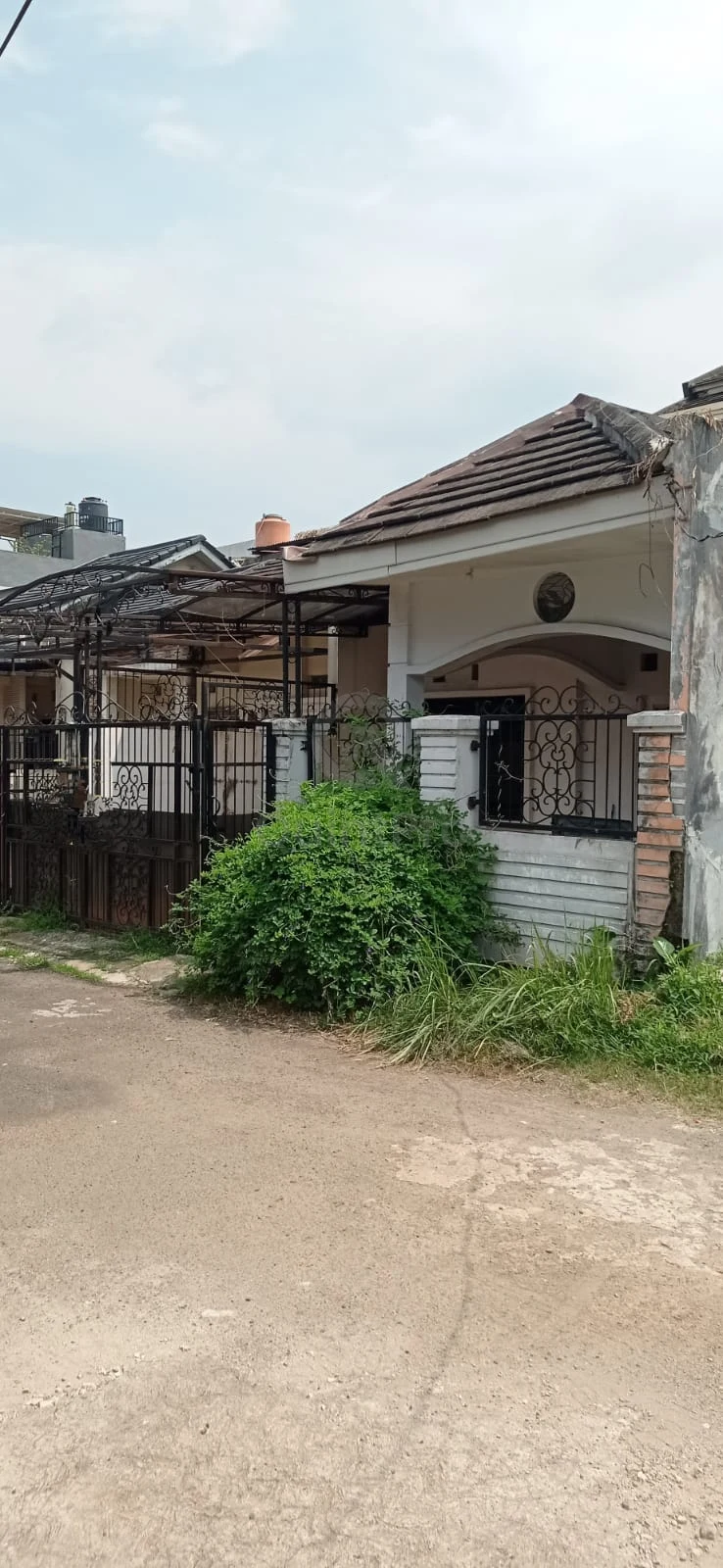 Rumah 3KT 98m² di Nusa Loka BSD, 1,5 Lantai SHM Siap Huni