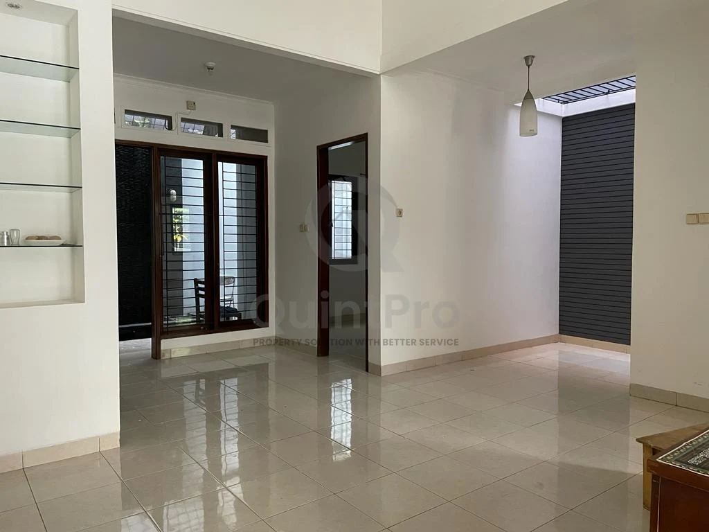 Rumah Modern 3+1KT 155m² di Taman Crysant BSD, 2 Lantai SHM Siap Huni — foto 2