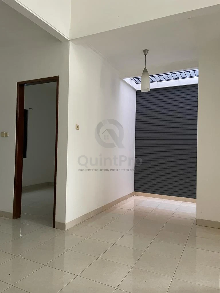 Rumah Modern 3+1KT 155m² di Taman Crysant BSD, 2 Lantai SHM Siap Huni — foto 4