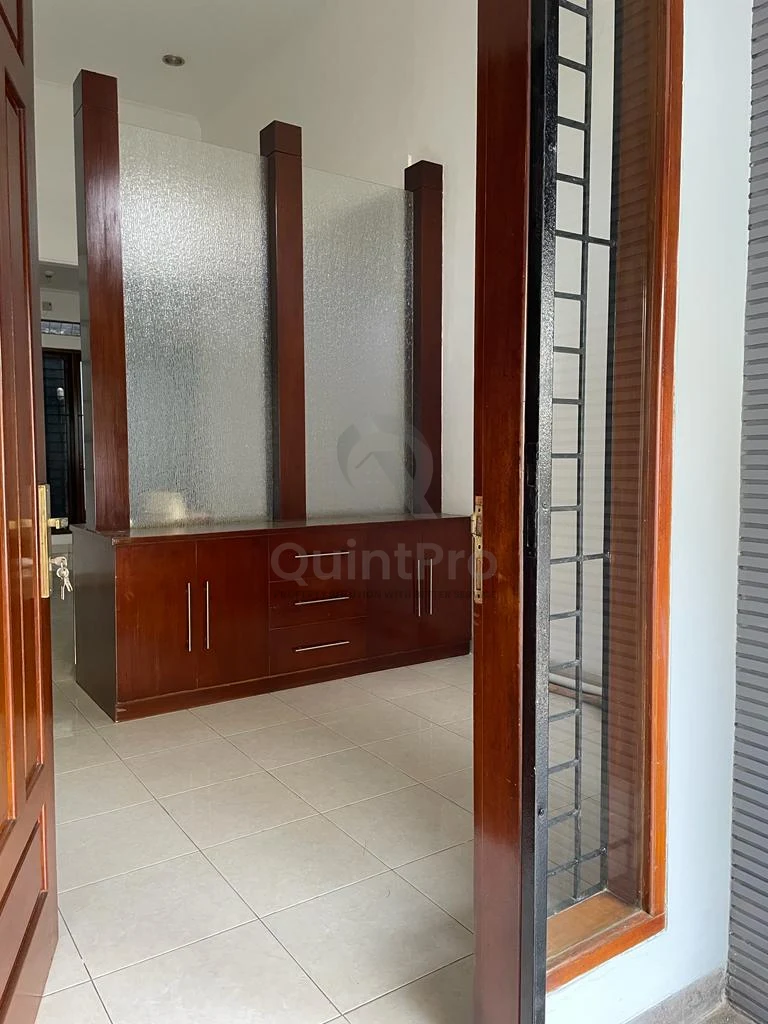 Rumah Modern 3+1KT 155m² di Taman Crysant BSD, 2 Lantai SHM Siap Huni — foto 5