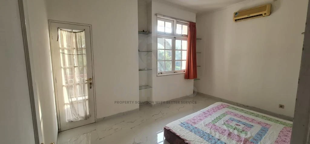 Rumah 3+1KT 300m² di BSD Tangerang Selatan, 2 Lantai SHM Halaman Asri — foto 3