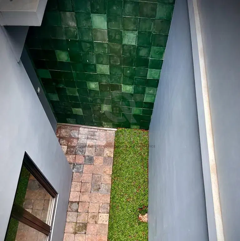 Rumah Modern 3KT 110m² di Kencana Loka Extension BSD, Brand New SHM — foto 5