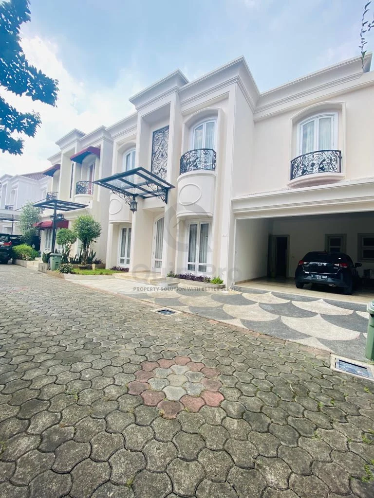 Rumah Klasik 4+1KT 2 Lantai di Pondok Labu Jakarta, Furnished SHM