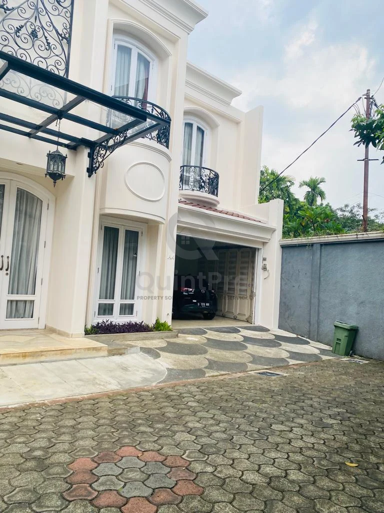 Rumah Klasik 4+1KT 2 Lantai di Pondok Labu Jakarta, Furnished SHM — foto 3