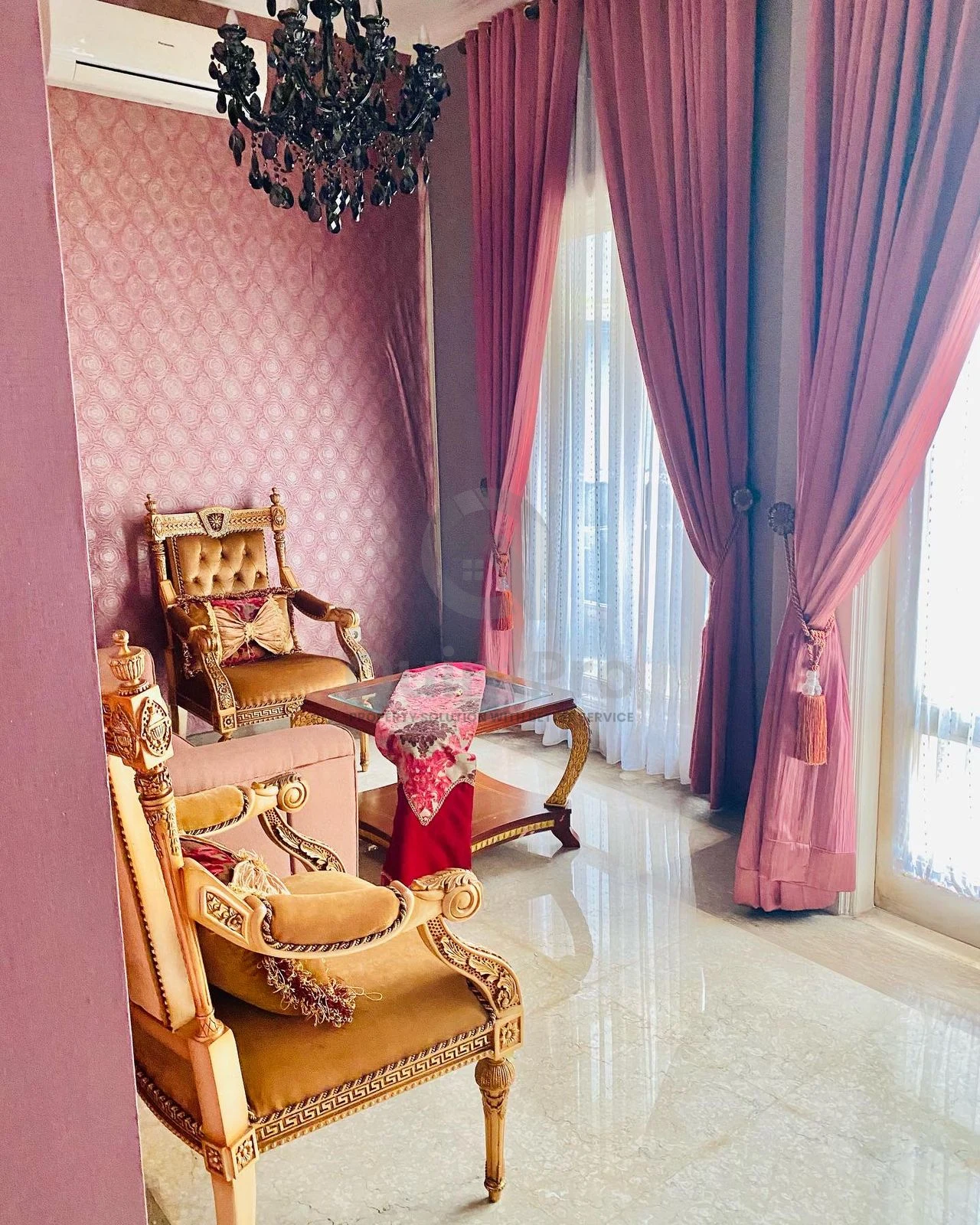 Rumah Klasik 4+1KT 2 Lantai di Pondok Labu Jakarta, Furnished SHM — foto 4