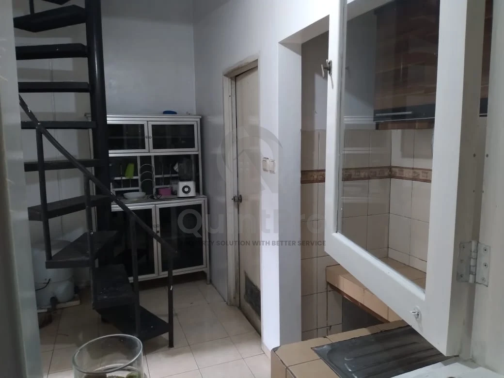 Rumah 4+1KT 275m² Delatinos BSD Tangerang, 2 Lantai Halaman Asri SHM — foto 2