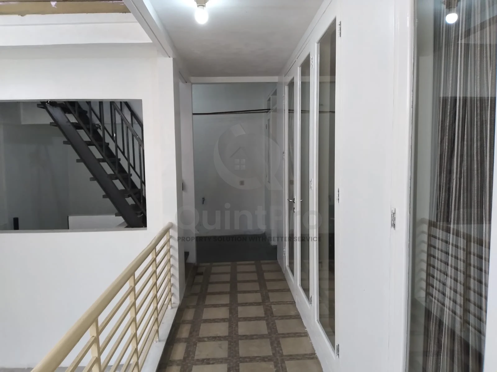 Rumah 4+1KT 275m² Delatinos BSD Tangerang, 2 Lantai Halaman Asri SHM — foto 3