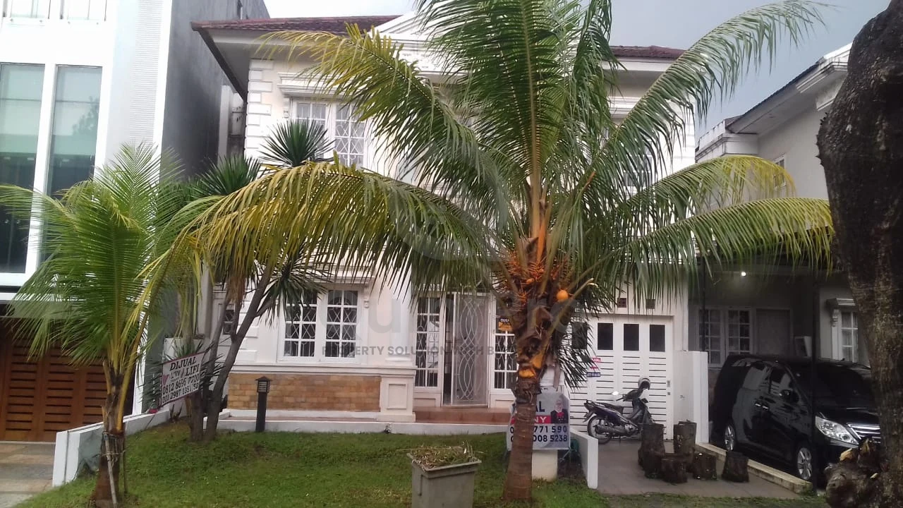 Rumah 2+1KT 300m² di Taman Giri Loka BSD, 2 Lantai SHM Halaman Asri