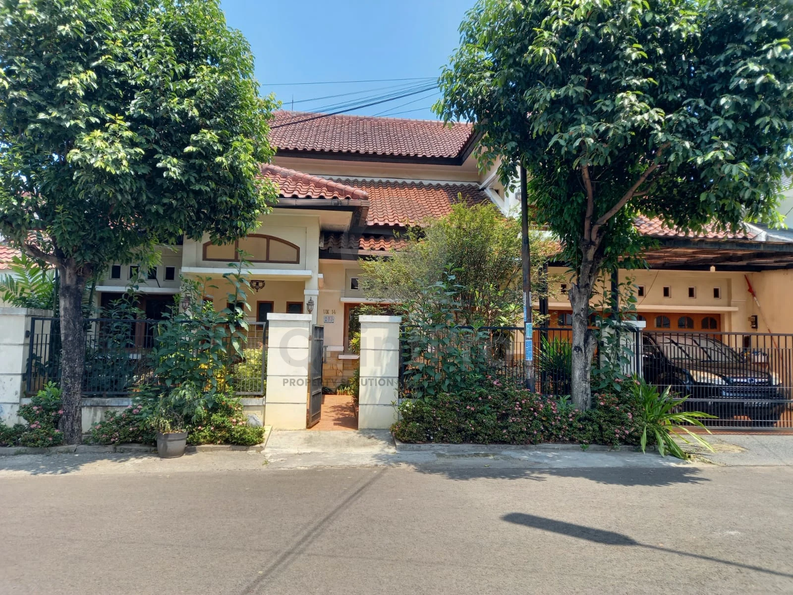 Rumah 5+1KT 228m² di Griyaloka BSD, 2 Lantai Halaman Asri SHM