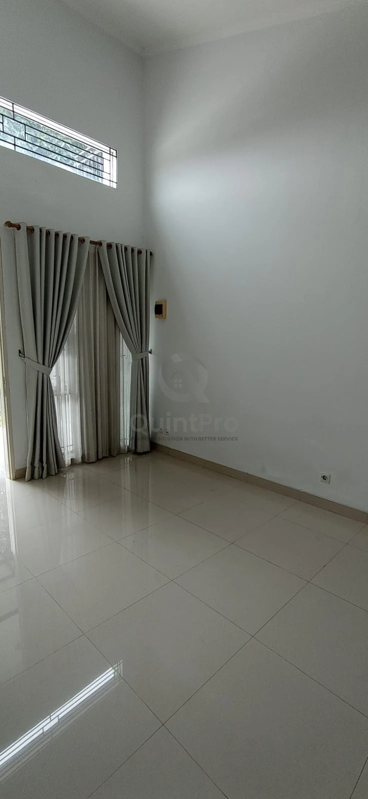 Rumah 3KT Disewa di The Icon BSD, Renovasi Penuh Siap Huni Furnished — foto 2