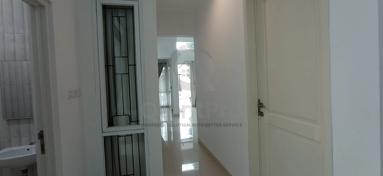 Rumah 3KT Disewa di The Icon BSD, Renovasi Penuh Siap Huni Furnished — foto 4
