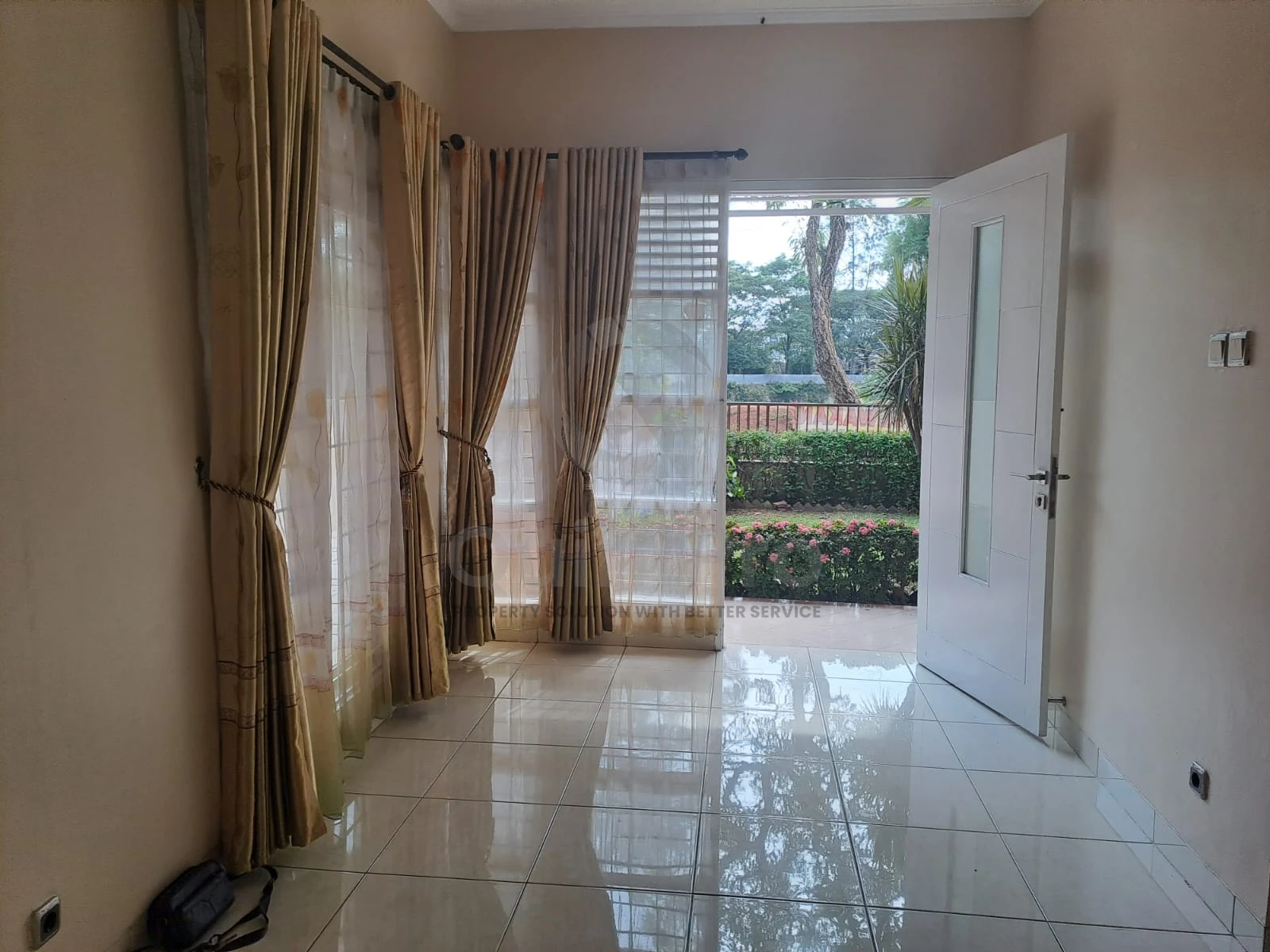 Rumah 3+1KT 162m² di Serpong Park BSD, 2 Lantai Taman Asri SHM — foto 4