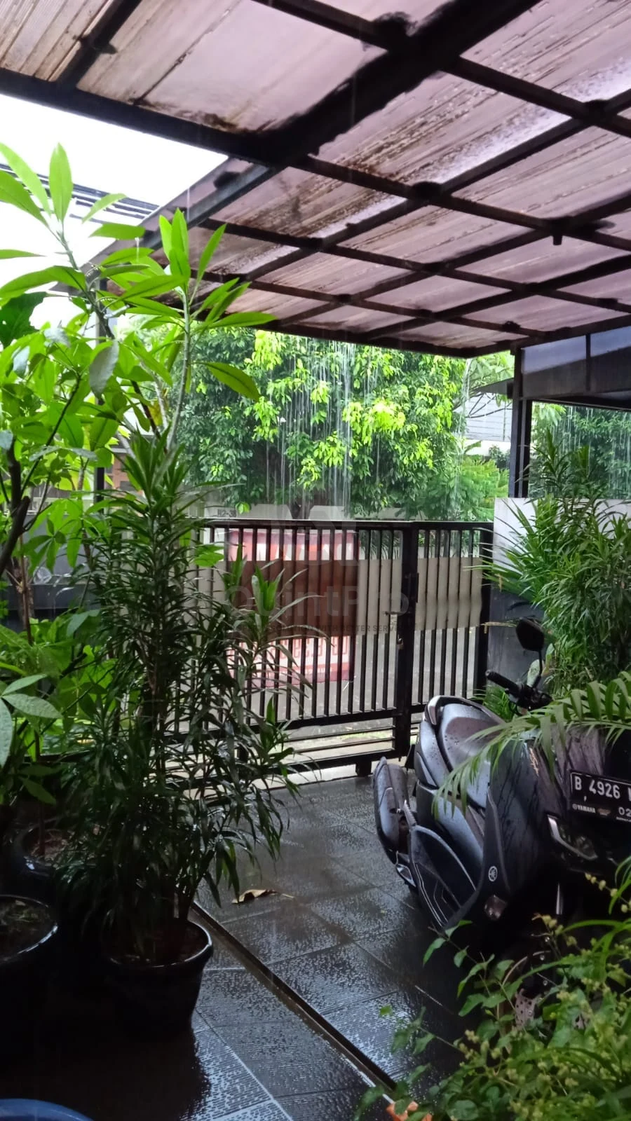 Rumah 3+1KT 180m² di Griya Loka BSD Sektor 14, 8 Menit Tol SHM — foto 2