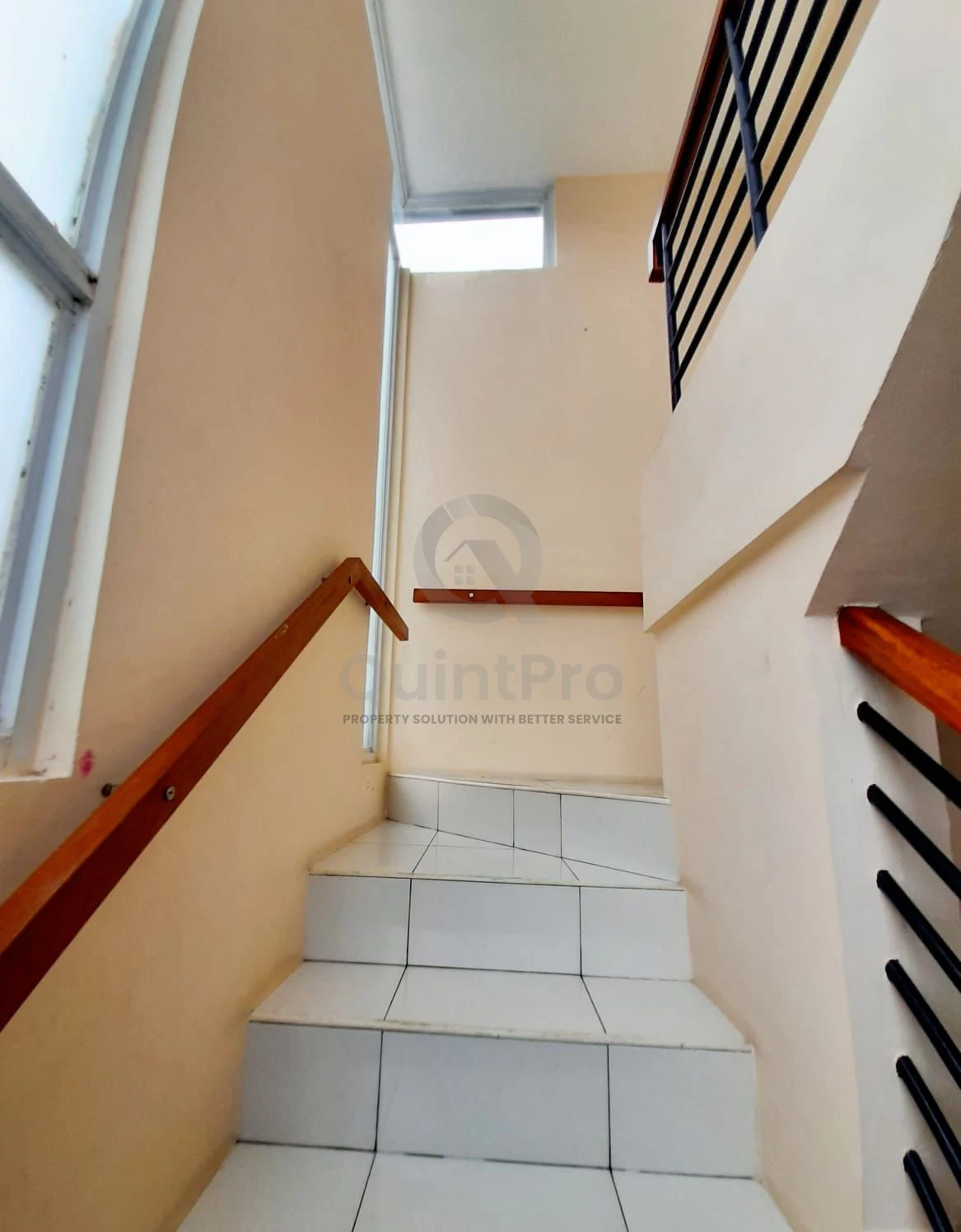 Rumah Modern 3+1KT di The Icon BSD, 2 Lantai SHM Bebas Banjir — foto 2