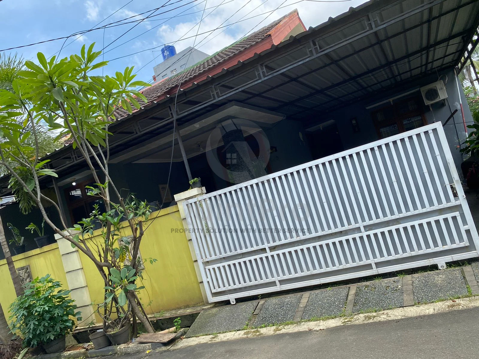 Rumah 3KT 132m² di Pesanggrahan Jakarta Selatan, SHM Carport