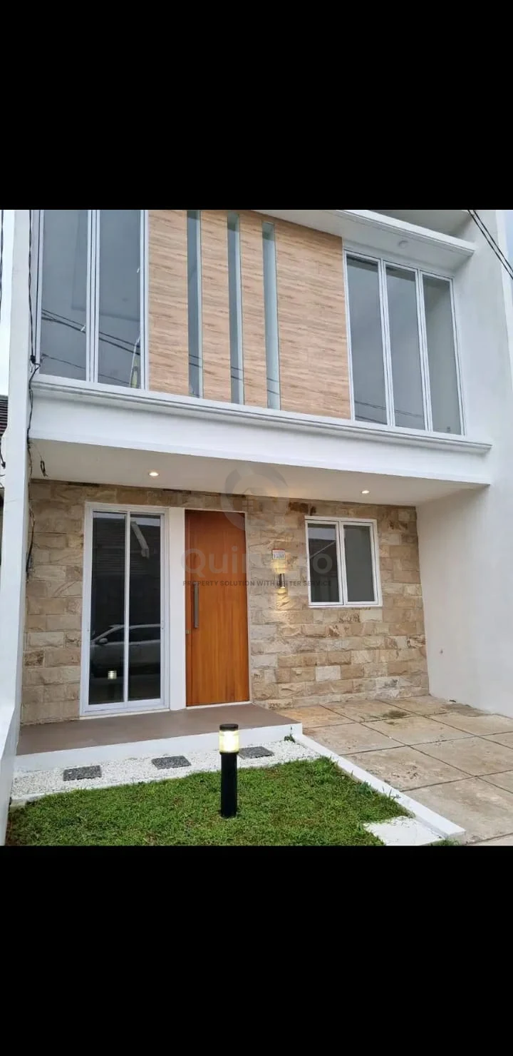 Rumah Modern 3KT 2 Lantai di Serpong Paradise BSD, Design Minimalis SHM — foto 2