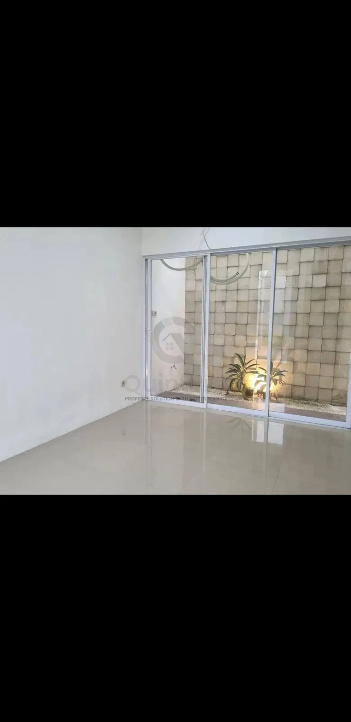 Rumah Modern 3KT 2 Lantai di Serpong Paradise BSD, Design Minimalis SHM — foto 3