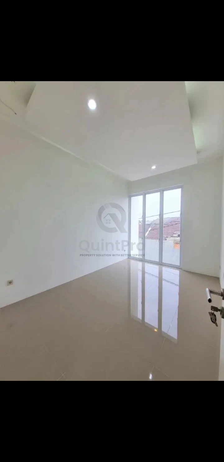Rumah Modern 3KT 2 Lantai di Serpong Paradise BSD, Design Minimalis SHM — foto 5